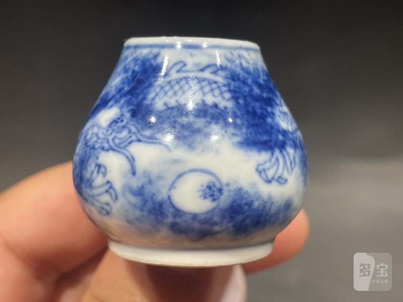 清乾隆 唐英风格青花云龙三现鸟食罐 - 图3